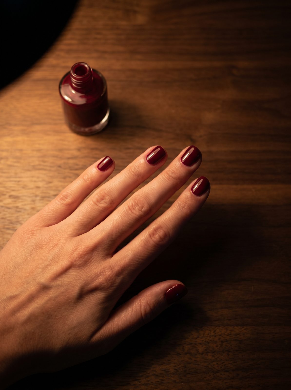 Shellac in tiefem Bordeauxrot